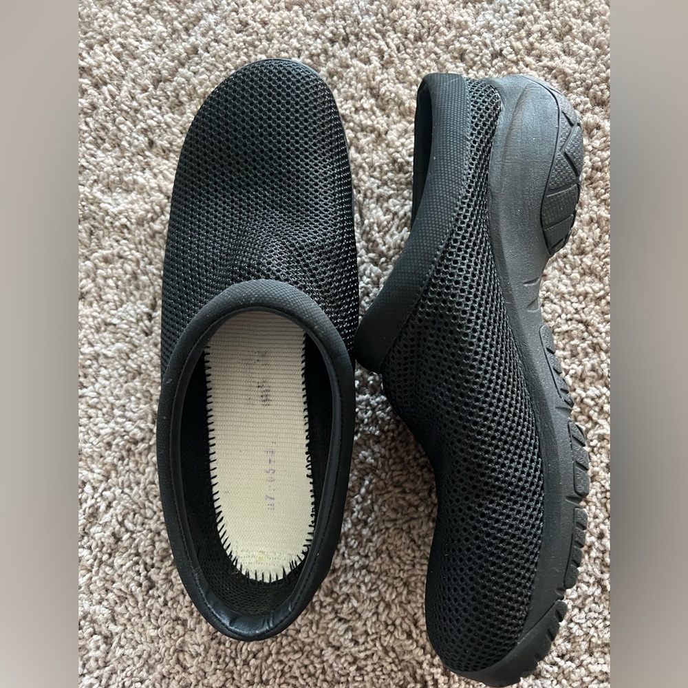 Merrell Shoes Women’s size 11 black - Picture 7 of 9